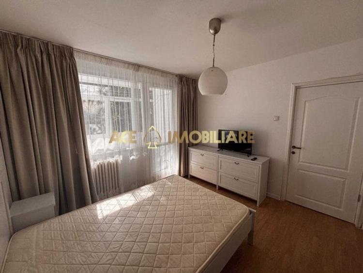 Apartament cu 3 camere semidecomandat, mobilat în Berceni