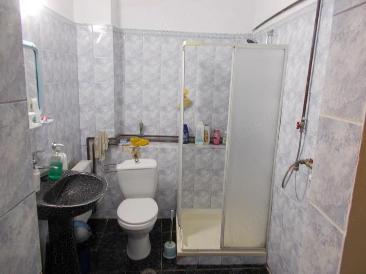 Casă cu 6 camere cu Teren 1600 Mp în Aradului