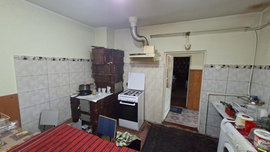 Casă individuală cu 4 camere cu Canalizare în Vest