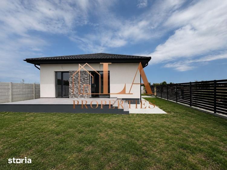 Casă cu 4 camere cu Teren 375 Mp în Domnești