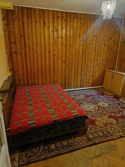 Casă decomandat în 1 Mai