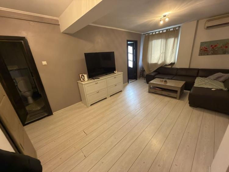Apartament cu 3 camere decomandat în Exterior Vest