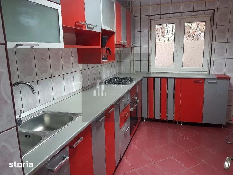 Apartament cu 4 camere semidecomandat în Rahova