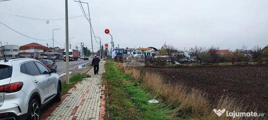 Teren de 27223 mp, în Est