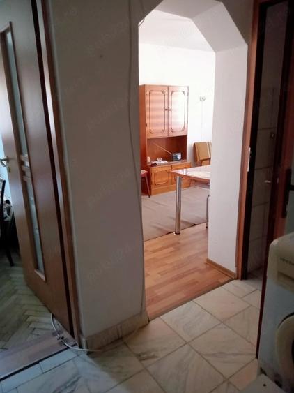 Apartament cu 3 camere semidecomandat în Sud