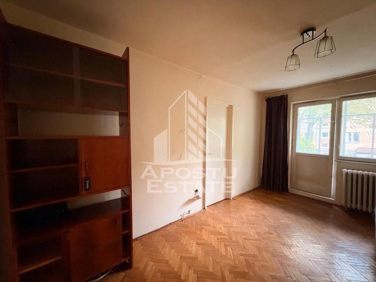 Apartament cu 2 camere semidecomandat, mobilat în Central
