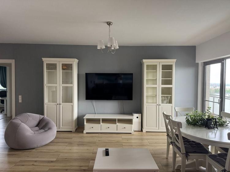 Apartament cu 3 camere decomandat, mobilat în Doamna Ghica