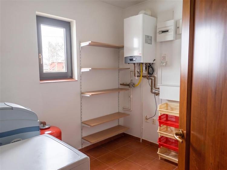 Casă individuală cu 5 camere cu Garaj în Sfântu Ilie