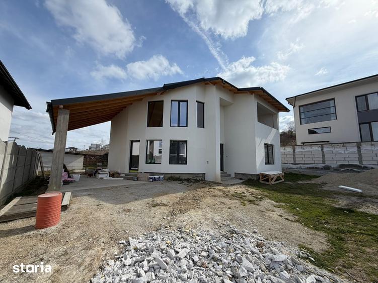 Casă cu 4 camere cu Teren 500 Mp în Central