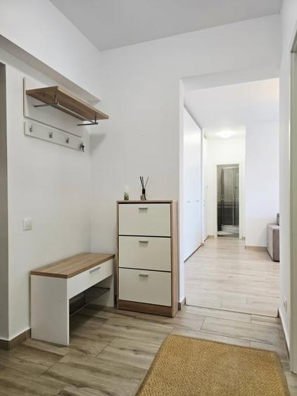 Apartament cu 3 camere semidecomandat, mobilat în Otopeni