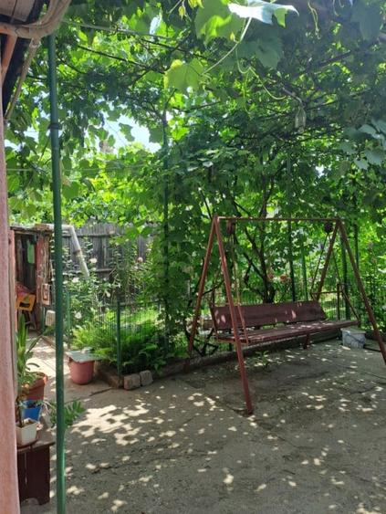 Casă individuală cu 4 camere cu Canalizare în Bariera Vâlcii