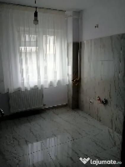 Apartament cu 2 camere semidecomandat în Precista