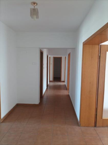 Apartament cu 5 camere decomandat în Ultracentral