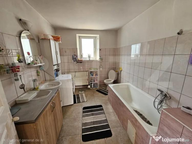 Casă cu 6 camere cu Teren 1000 Mp în Central