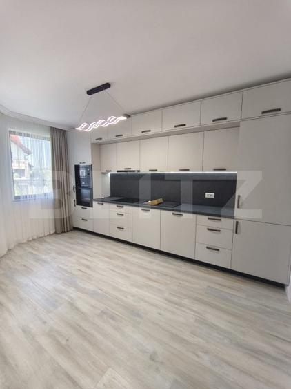 Casă individuală cu 6 camere cu Canalizare în Central