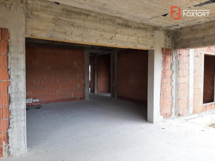 Casă individuală cu 5 camere cu Canalizare în Dumbrăvița