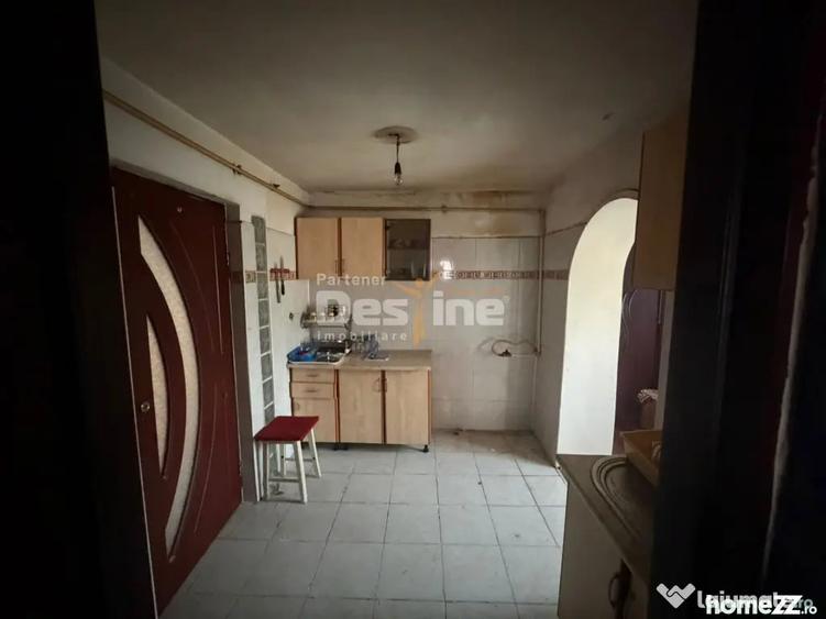 Casă cu 3 camere cu Teren 900 Mp în Giulești