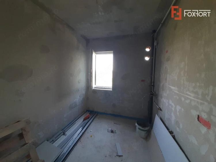 Apartament cu 3 camere decomandat în Plopi