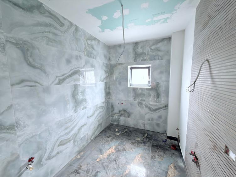 Casă individuală cu 5 camere cu Teren 500 Mp în Central