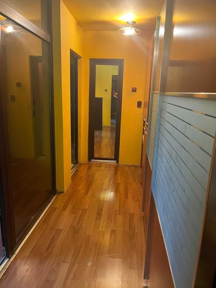 Apartament cu 3 camere semidecomandat în Decebal