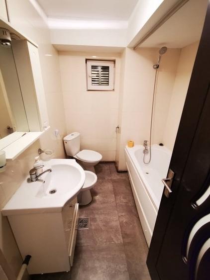 Apartament cu 2 camere semidecomandat în Podu Roș