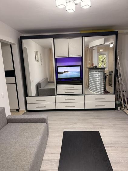 Apartament cu 2 camere nedecomandat în Vitan
