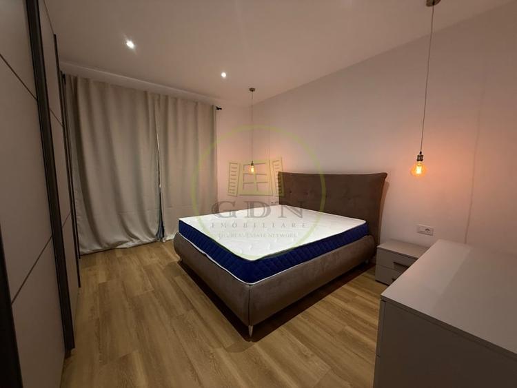 Apartament cu 3 camere decomandat, mobilat în Exterior Est
