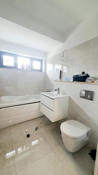 Casă cu 5 camere cu Canalizare în Pipera