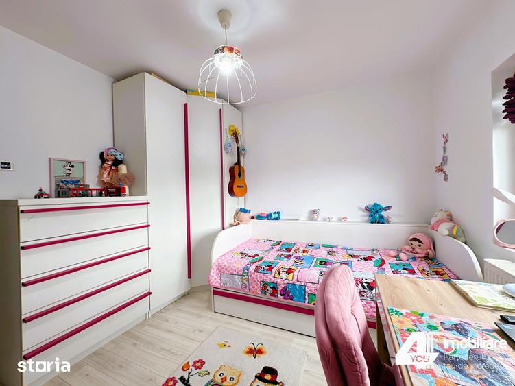 Apartament cu 3 camere semidecomandat în Confecții