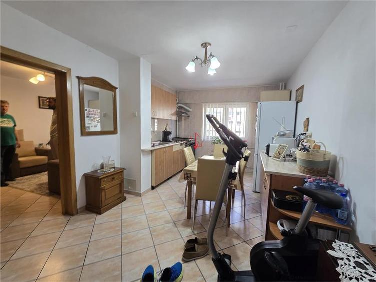 Apartament cu 2 camere semidecomandat în Colentina
