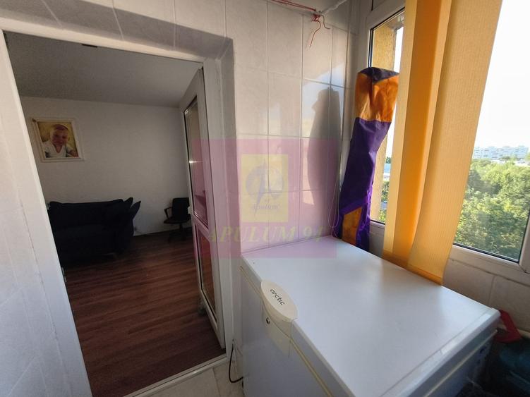 Apartament cu 4 camere semidecomandat, mobilat în P-ța Reșița