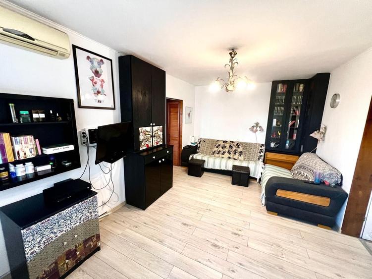 Apartament cu 4 camere decomandat în Sebastian
