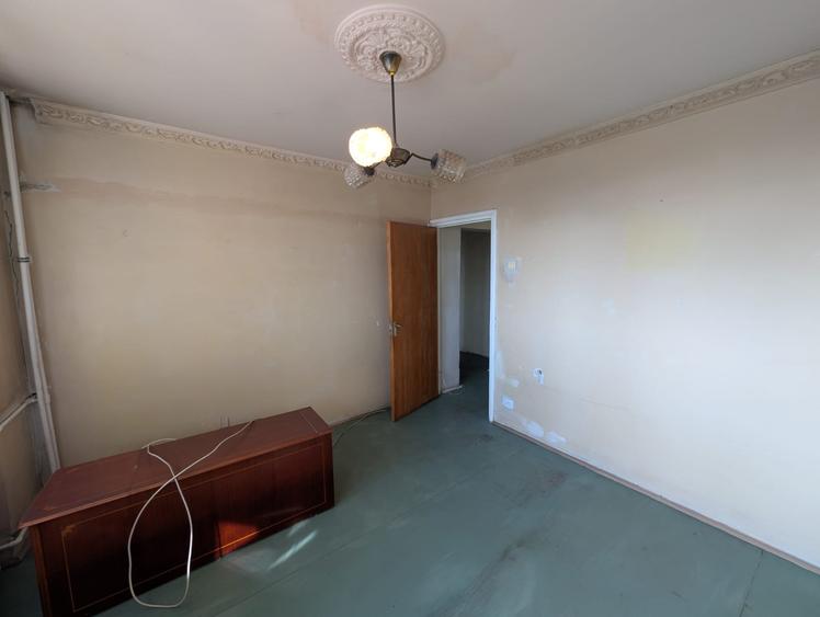 Apartament cu 3 camere decomandat în Drumul Taberei