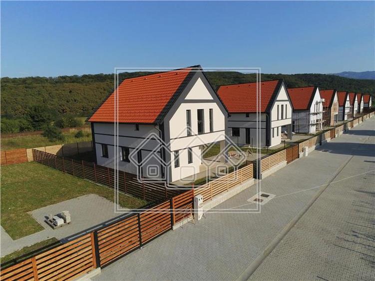 Casă individuală cu 4 camere cu Teren 470 Mp în Central