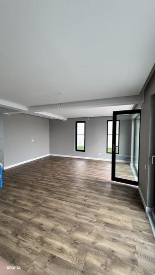 Casă cu 4 camere cu Teren 300 Mp în Tunari