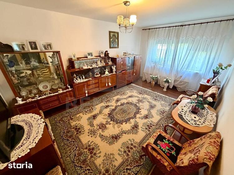 Apartament cu 4 camere în Craiovița Nouă