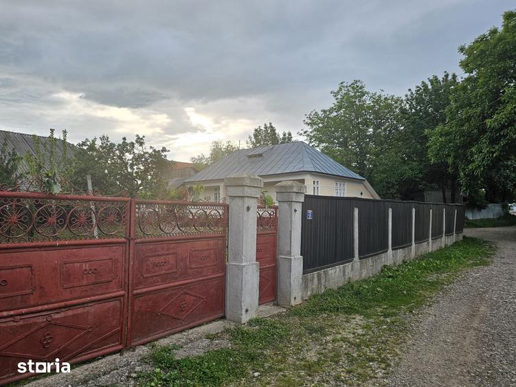 Casă cu 3 camere cu Teren 1330 Mp în Păunești