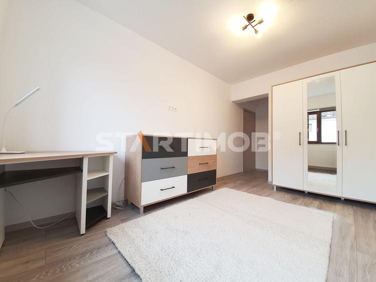 Apartament cu 3 camere decomandat, mobilat în Tractorul