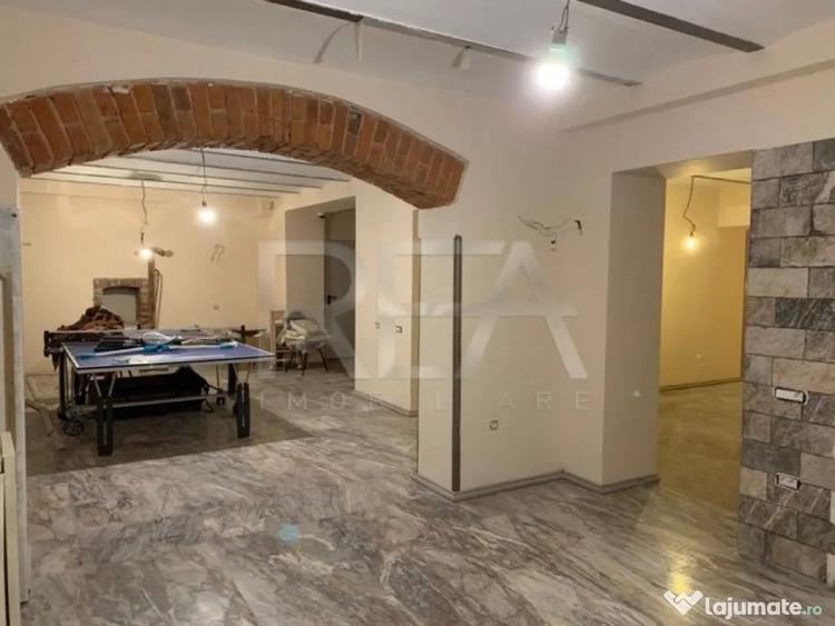 Casă cu 18 camere cu Teren 684 Mp în Centrul Istoric