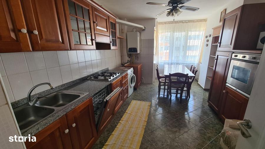 Apartament cu 4 camere în Central
