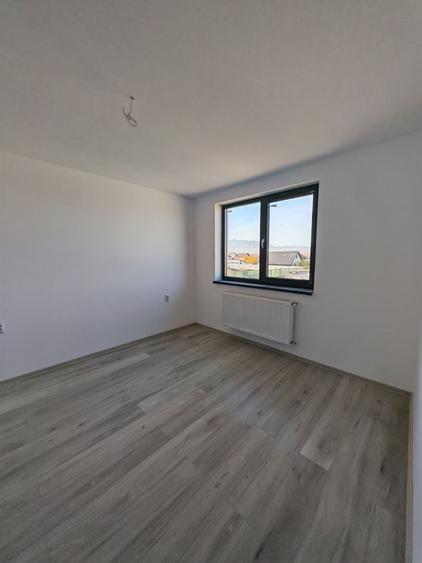 Duplex cu 4 camere cu Canalizare în Tărlungeni