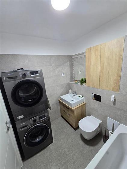 Apartament cu 3 camere decomandat, mobilat în Tractorul