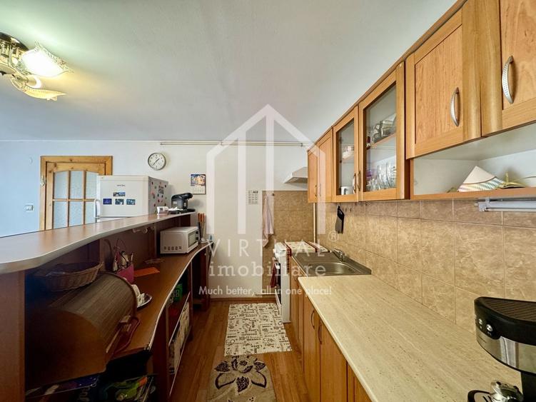 Apartament cu 3 camere semidecomandat, mobilat în Central