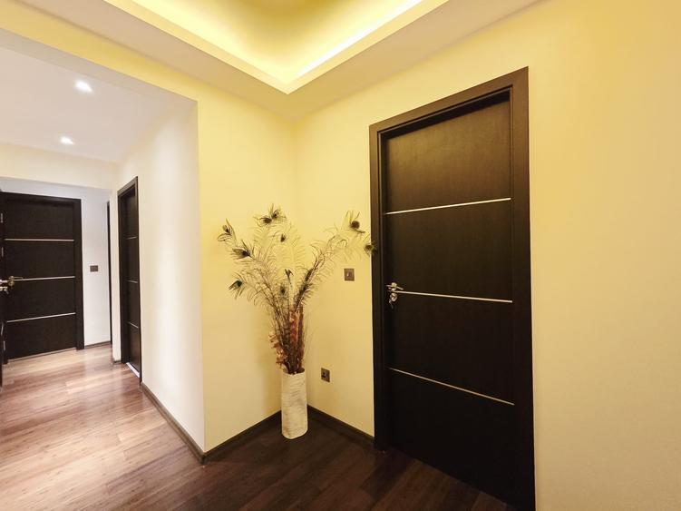 Apartament cu 3 camere decomandat în Micro 17