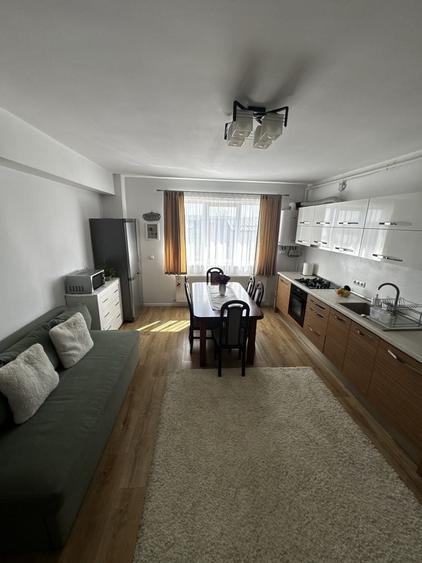 Apartament cu 3 camere decomandat în Turnișor