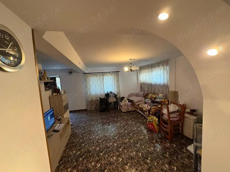 Casă cu 4 camere în Șimian