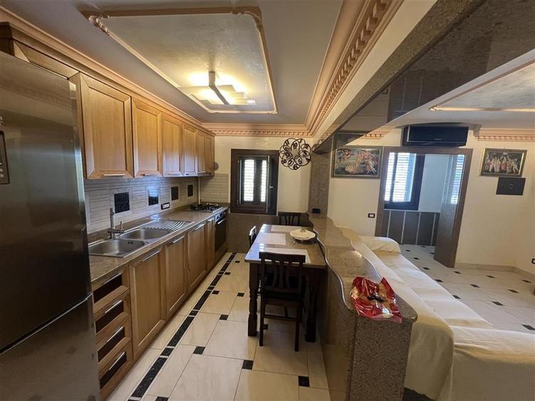Apartament cu 3 camere decomandat, mobilat în Est