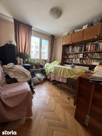 Apartament cu 4 camere decomandat în Drumul Taberei