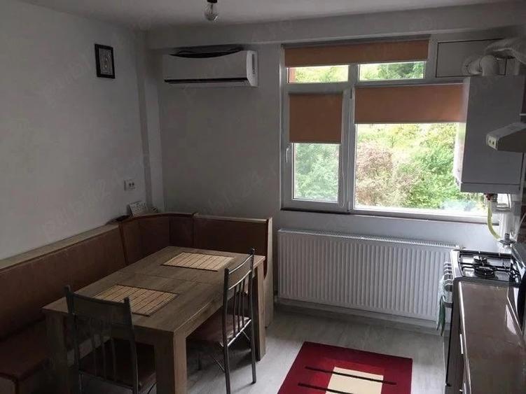 Apartament cu 3 camere decomandat în Sărata