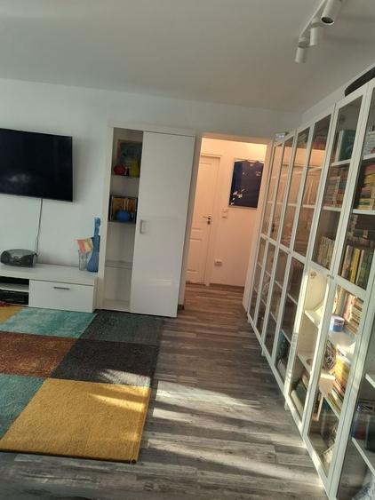 Apartament cu 3 camere decomandat în Drumul Taberei